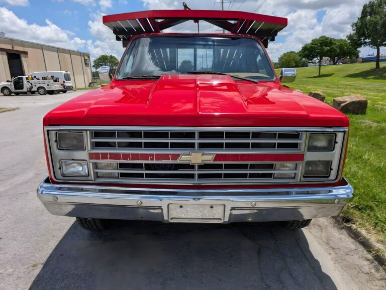1985 Chevrolet C10 Silverado Flatbed Hauler photo 10
