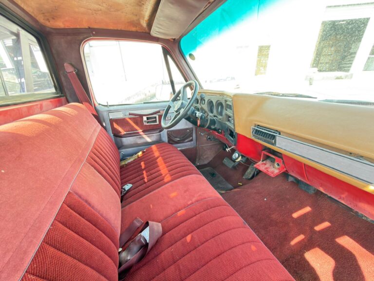 1985 Chevrolet C10 Silverado Flatbed Hauler photo 19