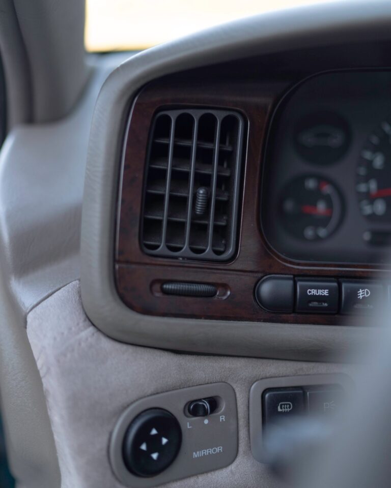 1996 Subaru SVX LSi photo 140