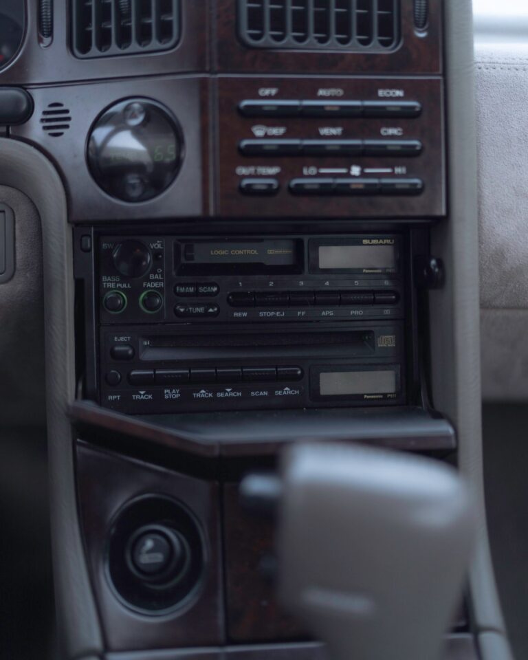 1996 Subaru SVX LSi photo 133