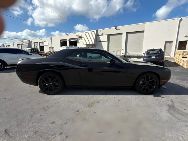2023 Dodge Challenger R/T photo 4