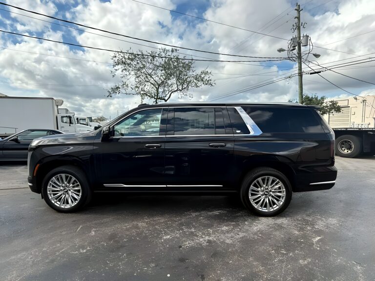 2026 Cadillac Escalade ESV Luxury 4WD photo 4