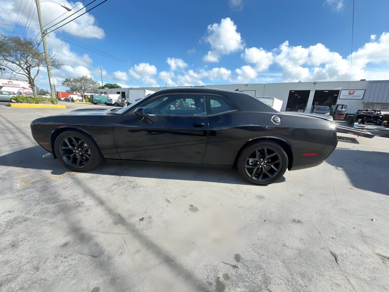 2023 Dodge Challenger R/T photo 3