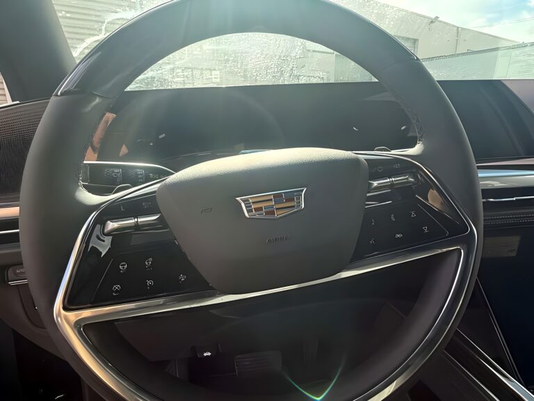 2026 Cadillac Escalade ESV Luxury 4WD photo 7