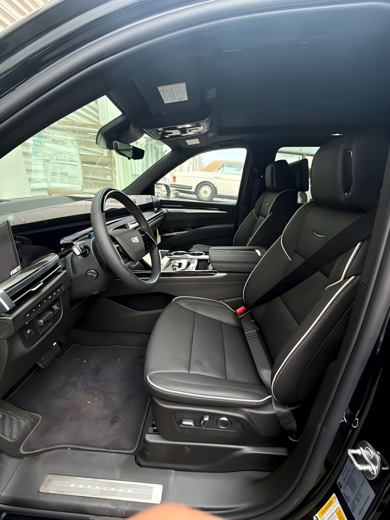 2026 Cadillac Escalade ESV Luxury 4WD photo 8