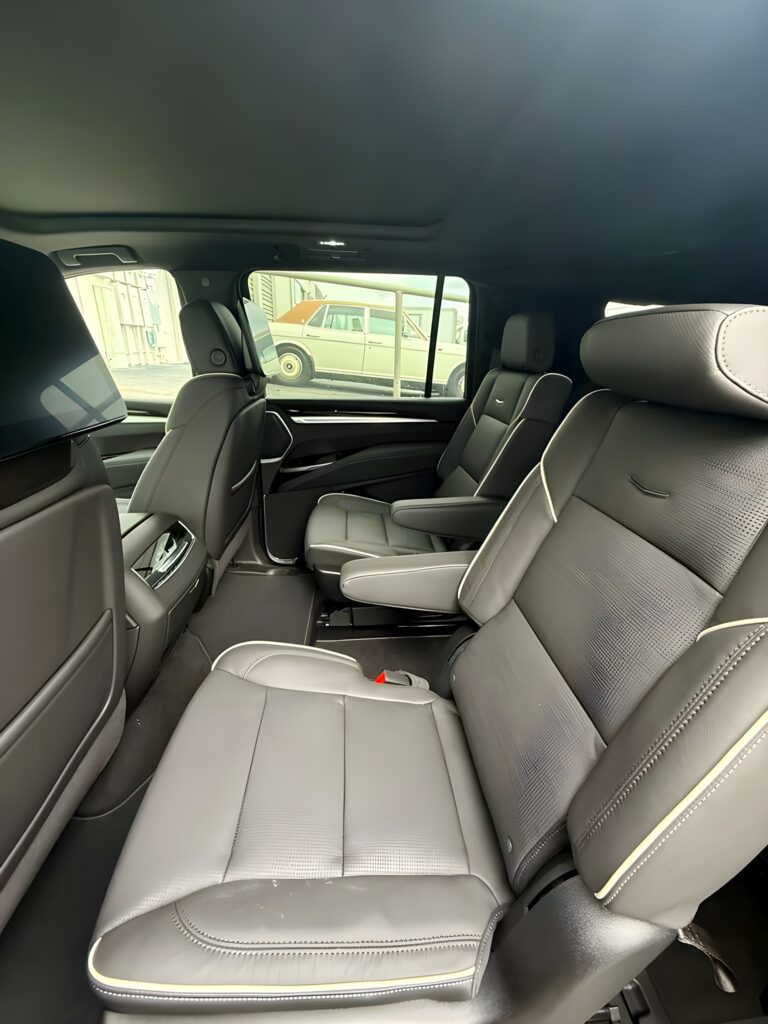 2026 Cadillac Escalade ESV Luxury 4WD photo 9