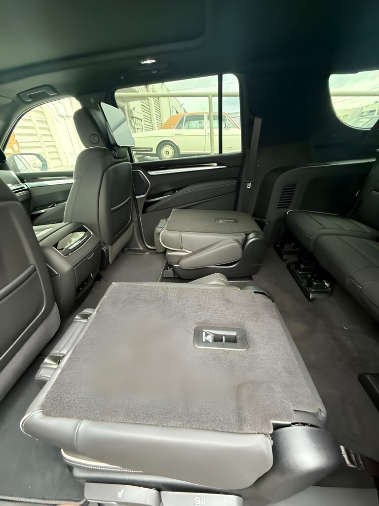 2026 Cadillac Escalade ESV Luxury 4WD photo 11
